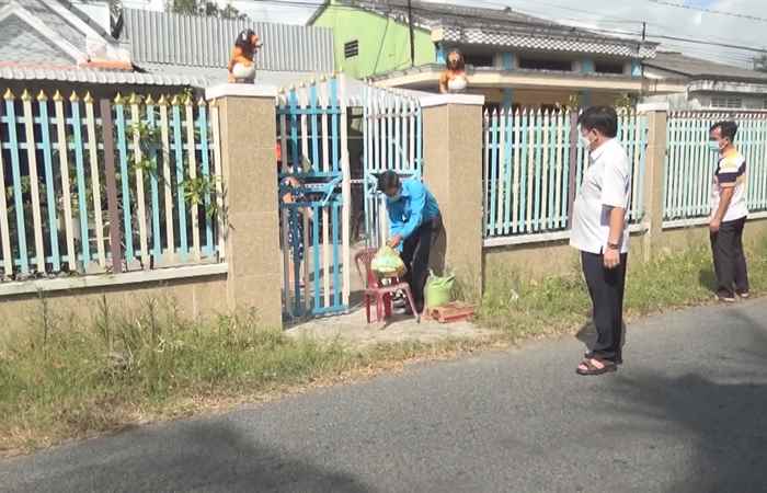  Lãnh đạo huyện Mỹ Tú kiểm tra công tác phòng, chống dịch COVID-19 tại xã Thuận Hưng